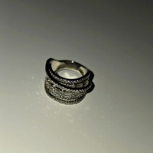 🚚Elegant Silver Ring with Crystal Accents